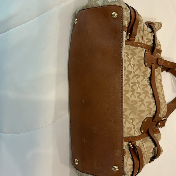 Michael Kors purse - Picture 3 of 5